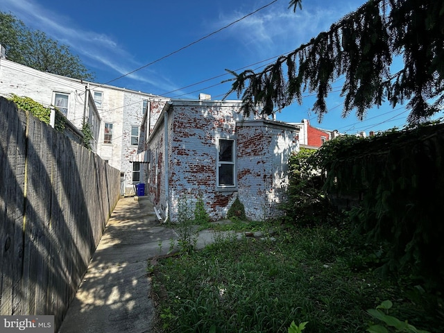 342 S 4th St, Reading, PA 19602 - view of side of property