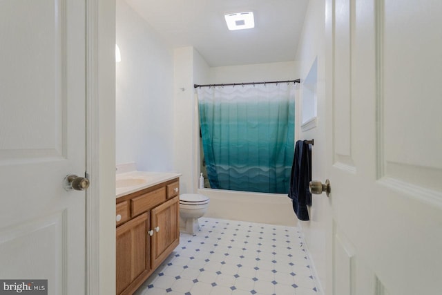 1492 Cumberland Dr, Rockingham, VA 22801 - full bath featuring vanity, toilet, and shower / bathtub combination with curtain
