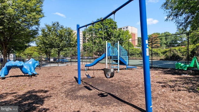 7333 New Hampshire Ave Unit 800, Takoma Park, MD 20912 - view of community playground