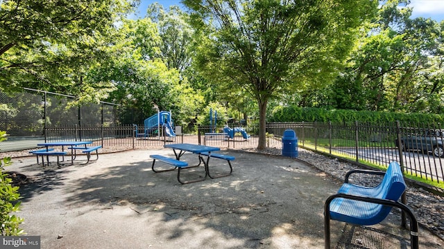 7333 New Hampshire Ave Unit 800, Takoma Park, MD 20912 - view of home's community with view of wooded area