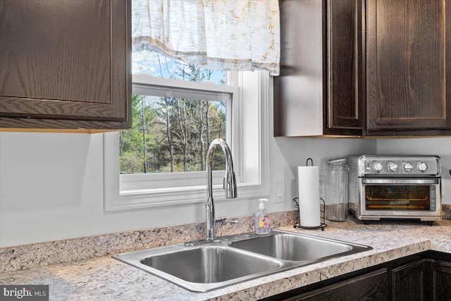 228 Cranberry Dr, Blakeslee, PA 18610 - kitchen featuring a sink, dark brown cabinetry, and light countertops