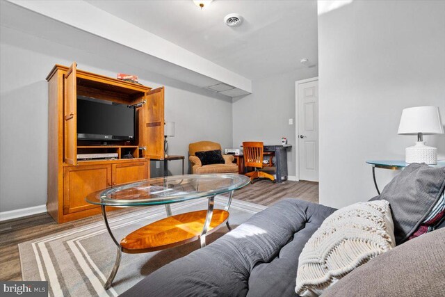 228 Cranberry Dr, Blakeslee, PA 18610 - living room featuring baseboards and wood finished floors