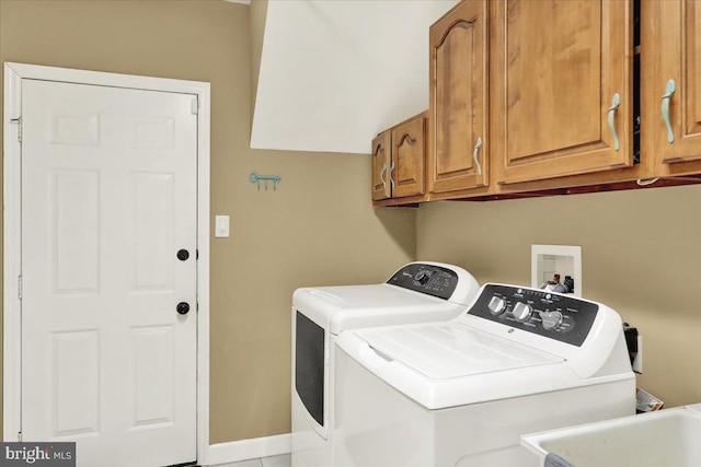 17 N Carolina Ave, Reading, PA 19608 - laundry area featuring washing machine and clothes dryer and cabinet space