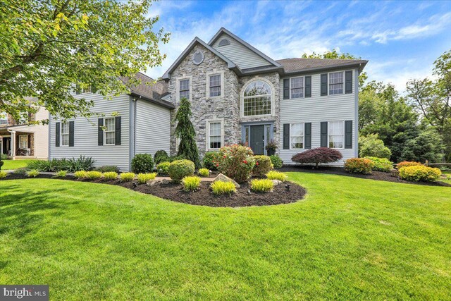 17 N Carolina Ave, Reading, PA 19608 - view of front facade with stone siding and a front yard