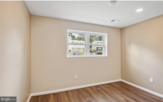 6715 Valley Park Rd, Capitol Heights, MD 20743 - spare room with a smoke detector, baseboards, wood finished floors, and recessed lighting