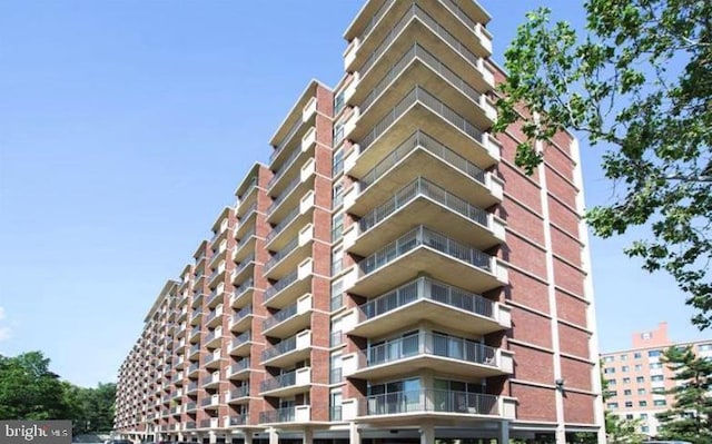 1300 Army Navy Dr Unit 803, Arlington, VA 22202 - view of apartment building / complex