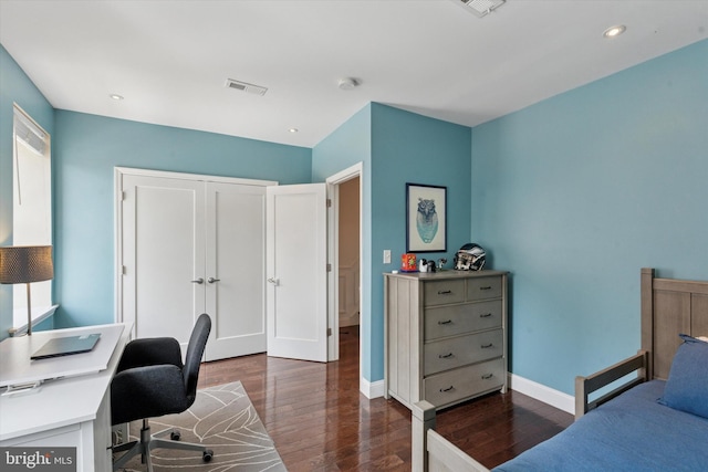 1537 S 2nd St, Philadelphia, PA 19147 - bedroom featuring dark wood-type flooring, a desk, baseboards, recessed lighting, and a closet