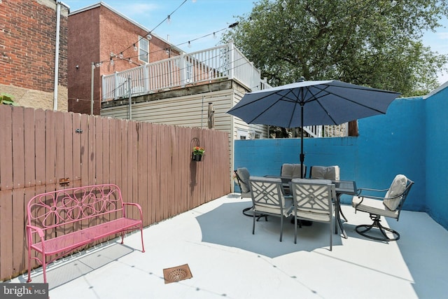 1537 S 2nd St, Philadelphia, PA 19147 - fenced backyard featuring a patio and outdoor dining space