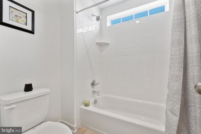 9400 Kinnerton Dr, Midlothian, VA 23112 - full bath with toilet, shower / bath combination with curtain, baseboards, and wood finished floors