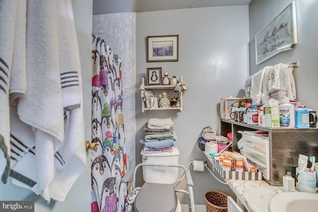 802 Timber Crk, Lindenwold, NJ 08021 - full bath featuring toilet, a shower with shower curtain, and vanity