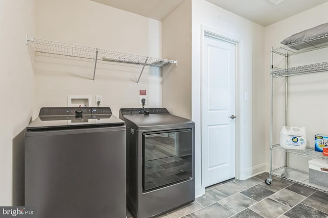 8604 Cedar Chase Dr, Clinton, MD 20735 - laundry room with washing machine and clothes dryer and baseboards
