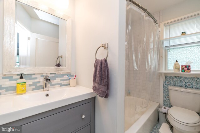 832 N Warren St, Pottstown, PA 19464 - bathroom with vanity, toilet, shower / bath combination with curtain, backsplash, and plenty of natural light
