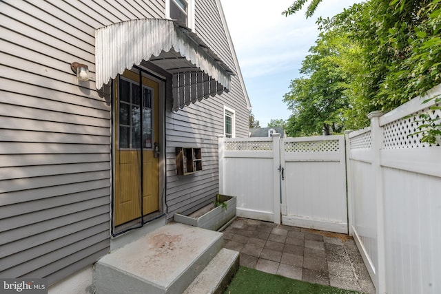 832 N Warren St, Pottstown, PA 19464 - view of patio / terrace featuring a gate