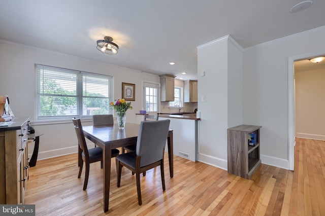 1304 Maple Ave, Lancaster, PA 17603 - dining room featuring ornamental molding, light wood-style floors, baseboards, and recessed lighting