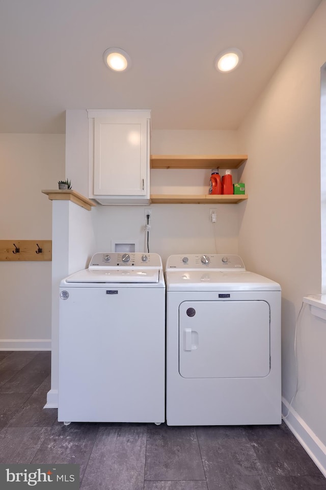 1304 Maple Ave, Lancaster, PA 17603 - laundry room featuring washer and clothes dryer and baseboards