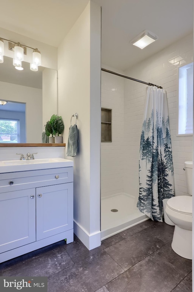 1304 Maple Ave, Lancaster, PA 17603 - full bath featuring toilet, vanity, tiled shower, and baseboards