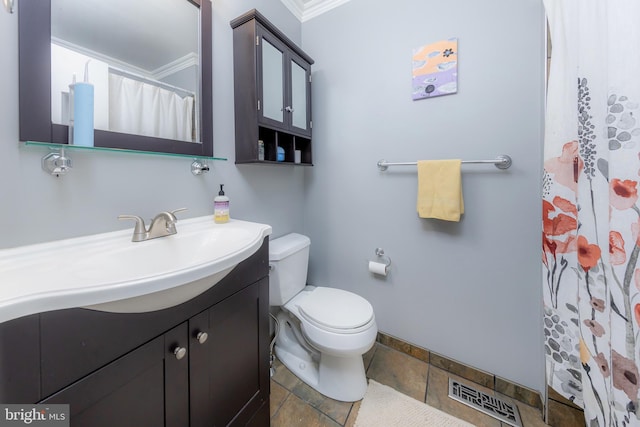 621 Foxton Ct, West Deptford, NJ 08051 - full bath with vanity, toilet, baseboards, ornamental molding, and curtained shower