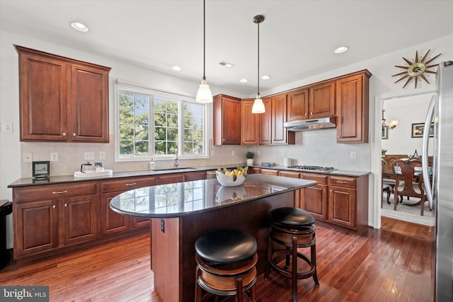 915 Mather Dr, Bear, DE 19701 - kitchen featuring under cabinet range hood, dark wood-style floors, a kitchen island, stainless steel appliances, and recessed lighting