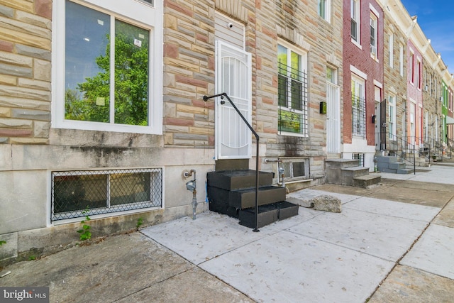 2525 W Lombard St, Baltimore, MD 21223 - view of patio / terrace with entry steps