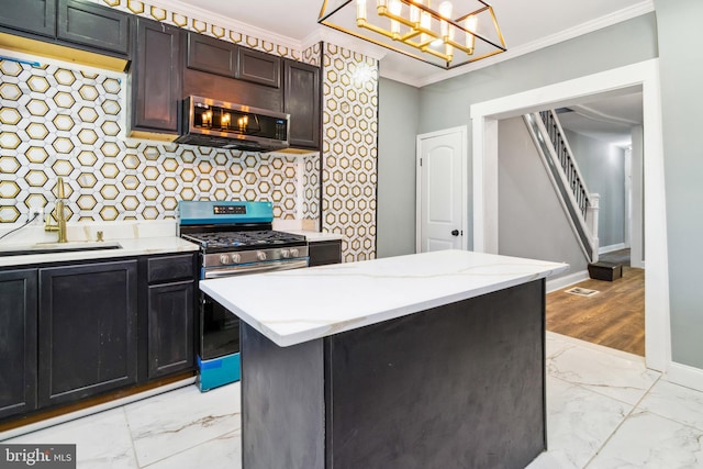 2525 W Lombard St, Baltimore, MD 21223 - kitchen featuring light marble finish flooring, stainless steel appliances, ornamental molding, a chandelier, and baseboards