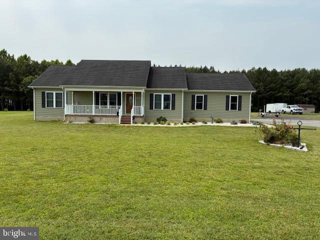 24887 Holsinger Ln, Ridgely, MD 21660 - view of front facade featuring covered porch and a front yard