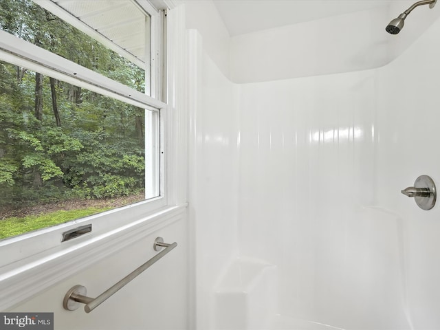 2500 Sams Creek Rd, Westminster, MD 21157 - full bathroom with a shower