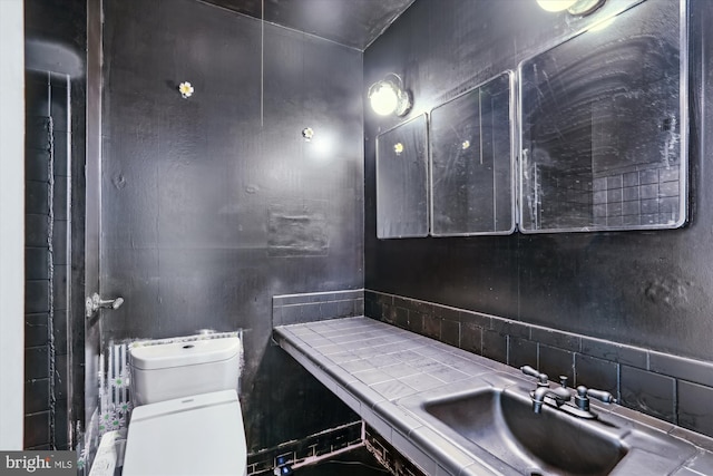 10520 Truxton Rd, Hyattsville, MD 20783 - bathroom with toilet and vanity