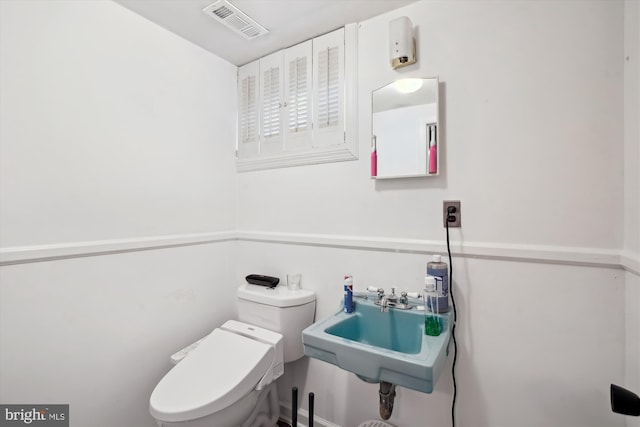 10520 Truxton Rd, Hyattsville, MD 20783 - half bath featuring toilet and a sink