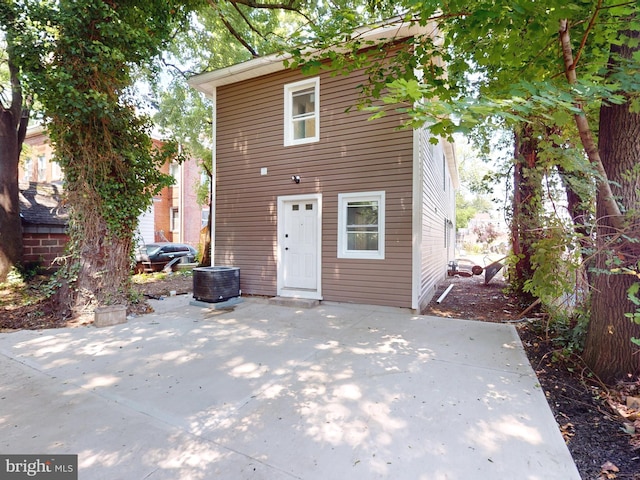 6 W Griffith St, Penns Grove, NJ 08069 - back of property featuring a patio and cooling unit