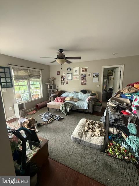 453 Kirby Ave, Waynesboro, VA 22980 - living area featuring wood finished floors and a ceiling fan