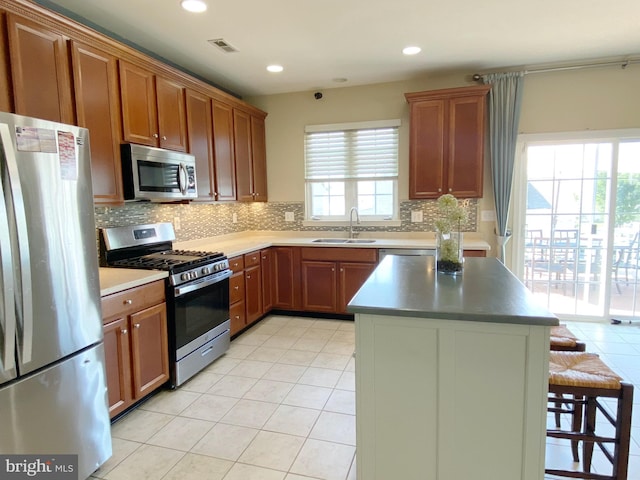 614 Empire Dr, Downingtown, PA 19335 - kitchen with appliances with stainless steel finishes, a sink, tasteful backsplash, light tile patterned floors, and recessed lighting