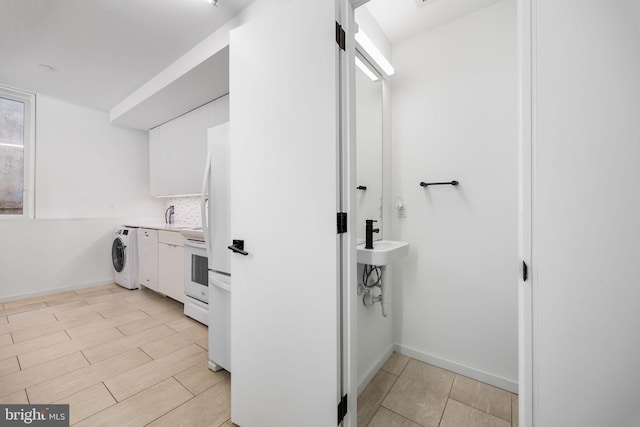 2710 W Harper St, Philadelphia, PA 19130 - laundry area with washer / clothes dryer and baseboards