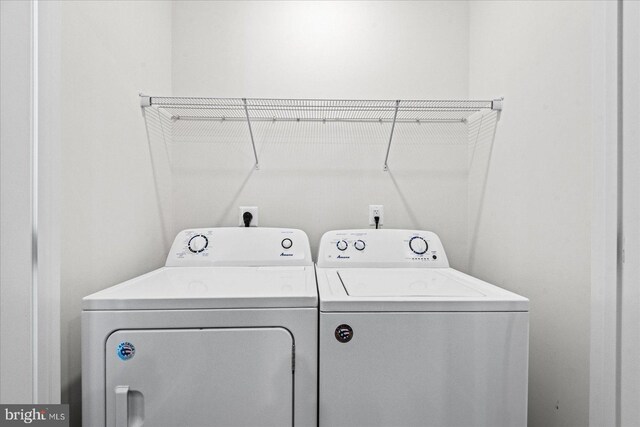 17324 Mary Adams Ave, Bowling Green, VA 22427 - washroom featuring independent washer and dryer