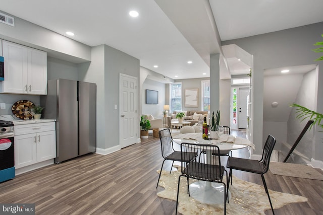 2807 Waldorf Ave, Baltimore, MD 21215 - dining room featuring light wood-style flooring, baseboards, and recessed lighting