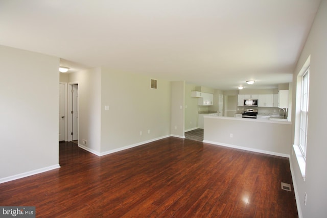 7 E Edgewater Ct, Sicklerville, NJ 08081 - unfurnished living room with dark wood finished floors, a sink, and baseboards