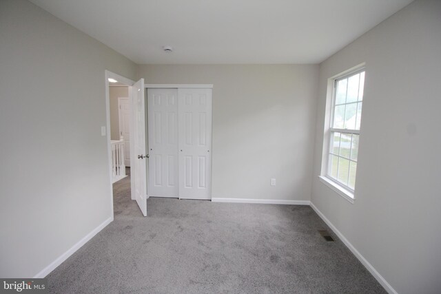 7 E Edgewater Ct, Sicklerville, NJ 08081 - unfurnished bedroom featuring carpet flooring, baseboards, and a closet
