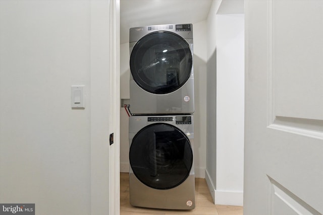 1910 E Atlantic St, Philadelphia, PA 19134 - laundry room featuring stacked washer / drying machine, light wood-style floors, and baseboards