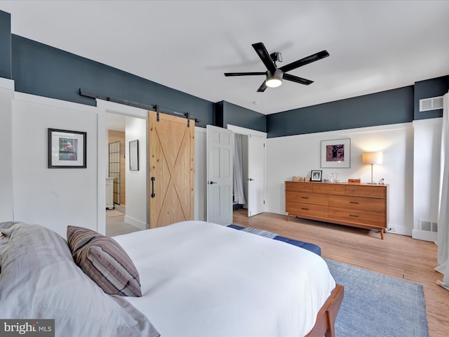 142 E New St, Lancaster, PA 17602 - bedroom featuring light wood-type flooring, a barn door, ceiling fan, and baseboards