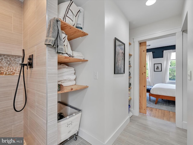 142 E New St, Lancaster, PA 17602 - hall featuring baseboards