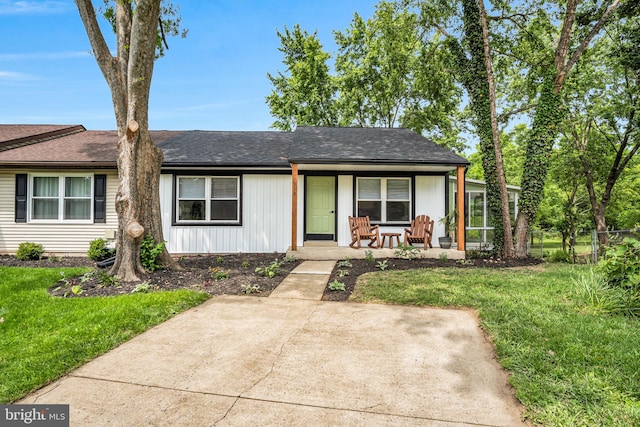 318 Mayfield Ct, Westminster, MD 21158 - view of front facade with a porch, a front lawn, and a shingled roof