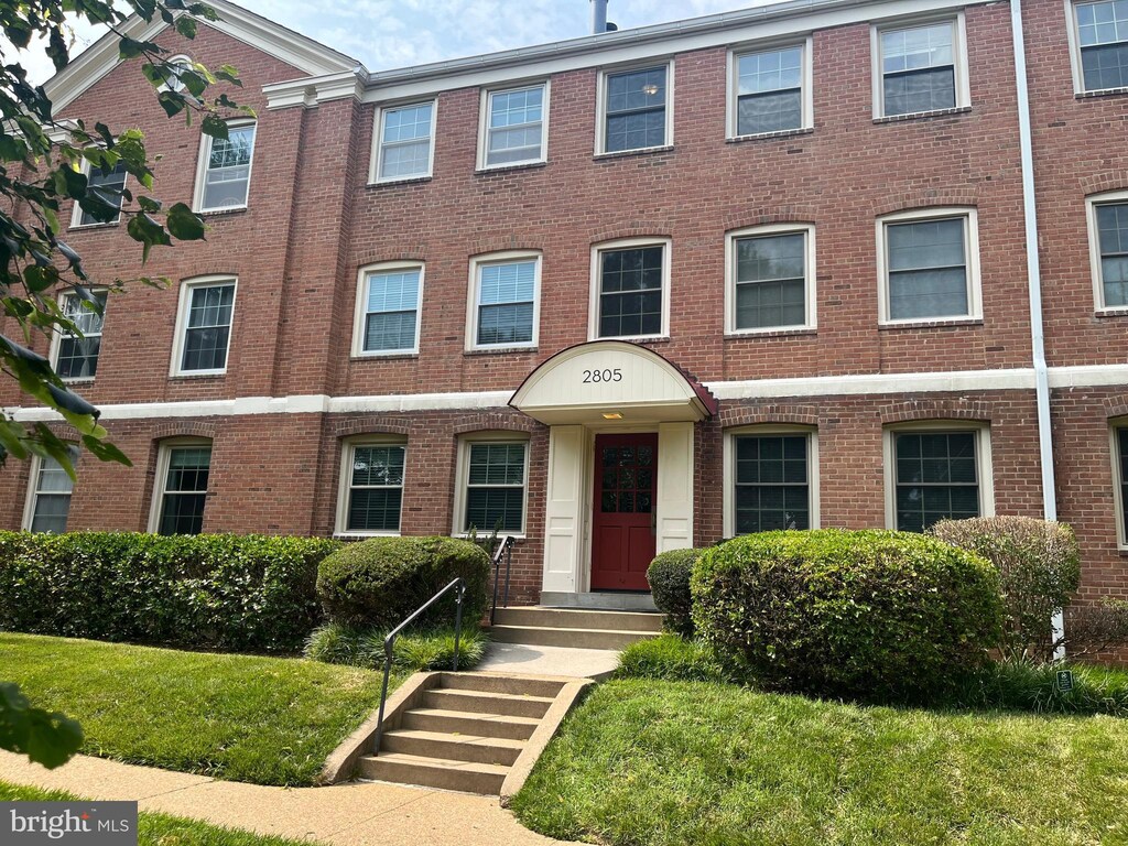 2805 Arlington Blvd Unit 201, Arlington, VA 22201 - townhome / multi-family property featuring brick siding