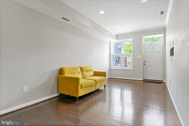 816 S Milton Ave, Baltimore, MD 21224 - living area featuring ornamental molding, wood finished floors, baseboards, and recessed lighting