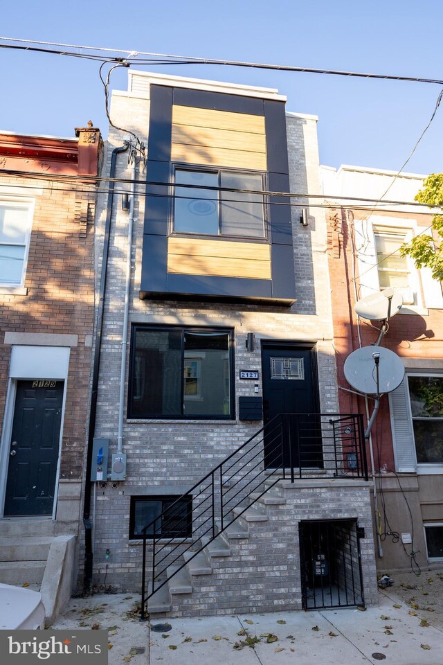 2127 Sigel St, Philadelphia, PA 19145 - view of front facade featuring brick siding