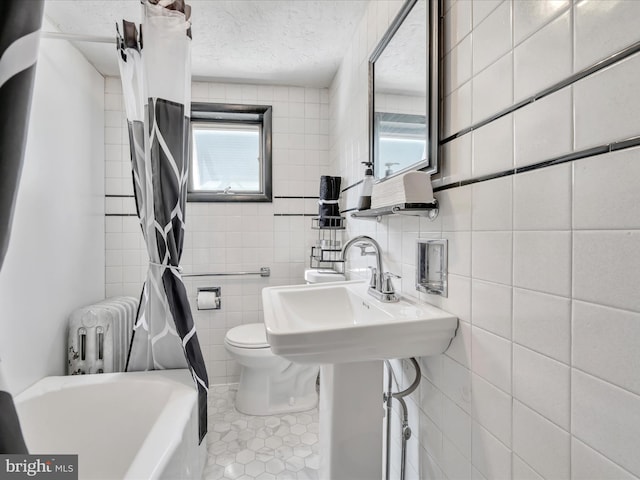 220 Fisher Ave, Coaldale, PA 18218 - full bath featuring plenty of natural light, tile walls, toilet, tile patterned flooring, and a textured ceiling