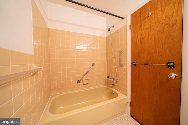 7911 Farnsworth St, Philadelphia, PA 19152 - full bath with washtub / shower combination, tile patterned flooring, and pet washing station