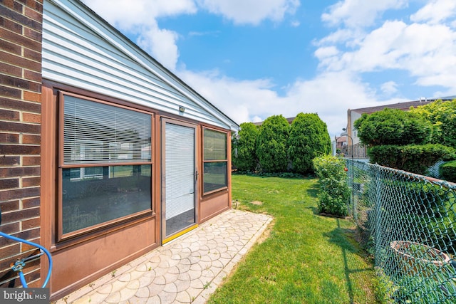 7911 Farnsworth St, Philadelphia, PA 19152 - view of yard