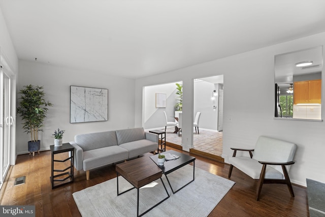 11866 S Lakes Ct, Reston, VA 20191 - living area with wood finished floors and baseboards