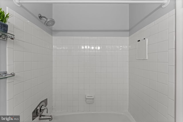 11866 S Lakes Ct, Reston, VA 20191 - full bath featuring shower / bath combination