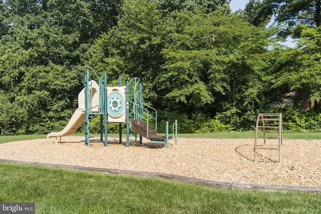 11866 S Lakes Ct, Reston, VA 20191 - view of community play area