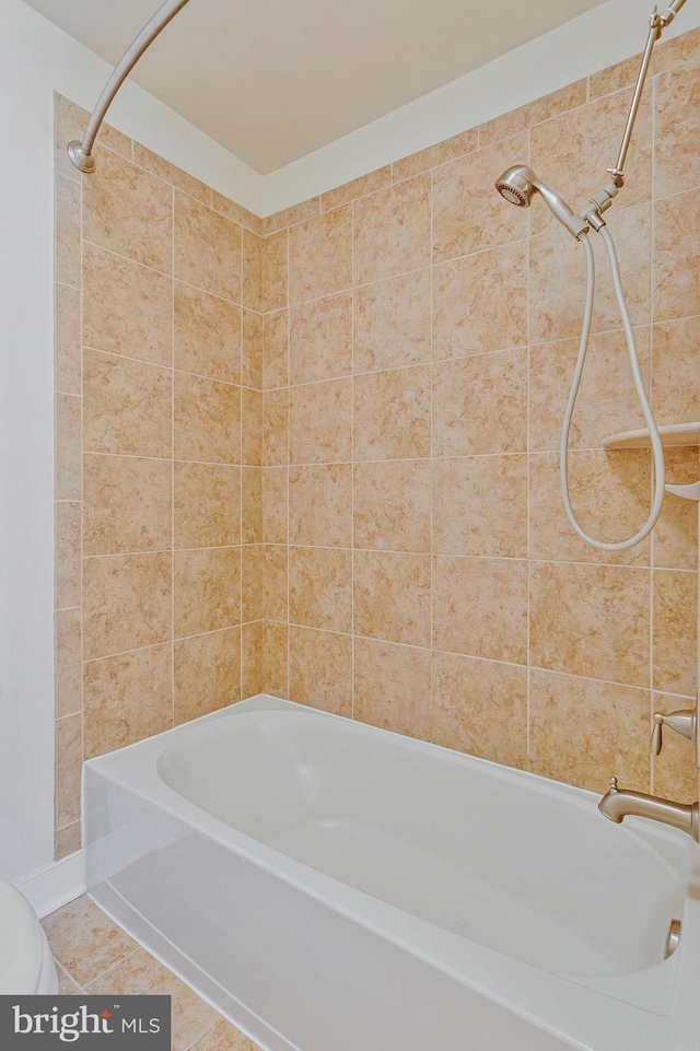 9726 Knowledge Dr, Laurel, MD 20723 - full bath featuring washtub / shower combination